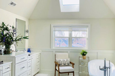Example of a trendy bathroom design in Chicago