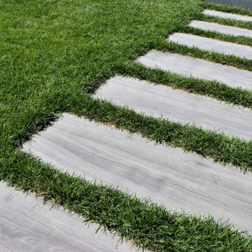 'Sarawa' wood Look porcelain plank pathway