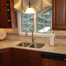 Kitchen window treatment