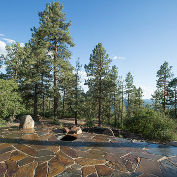 Durango Hills- Grizzly Flagstone with in ground fire pit