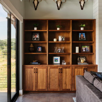 Modern Lakeside Farmhouse Kingsland