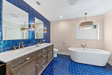 マイアミにある高級な広いコンテンポラリースタイルのおしゃれな浴室の写真