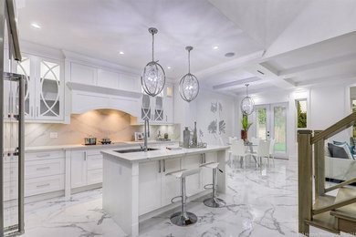 Kitchen - transitional kitchen idea in Vancouver
