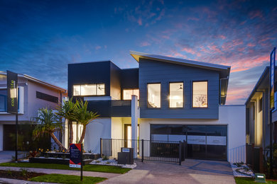 Photo of a mid-sized modern two-storey house exterior in Sunshine Coast.