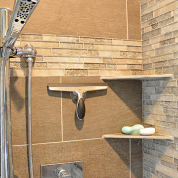 Warm Traditional Bath Design - Webberville, MI