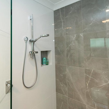 Double vanity bathroom