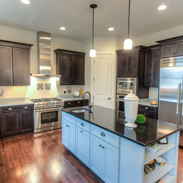 Stunning 2-tone Gourmet Kitchen w/Upgraded Appliance Package & Granite Selection
