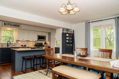 Example of a transitional kitchen design in St Louis