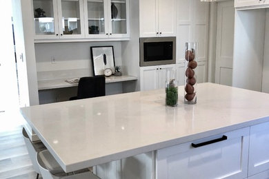 Minimalist kitchen photo in San Diego