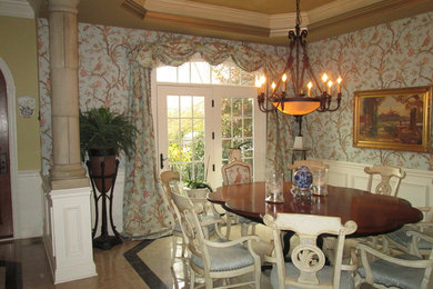 Example of a classic dining room design in Cincinnati