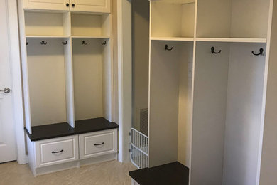 Entryway - traditional entryway idea in Philadelphia