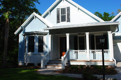 Traditional exterior home idea in Jacksonville