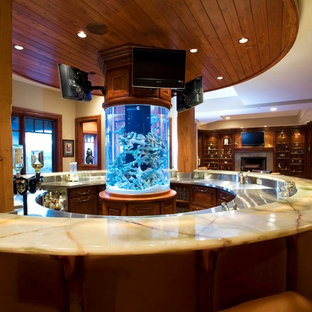 ソルトレイクシティのトラディショナルスタイルのおしゃれなホームバーの写真