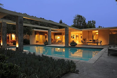 Example of a trendy pool design in Los Angeles