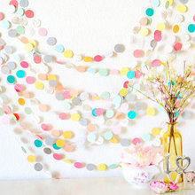 garlands / decorating