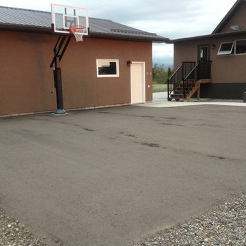 Debby B's Pro Dunk Silver Basketball System on a 33x26 in Lundbreck, XX
