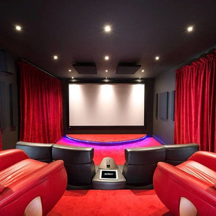 Minimalist home theater photo in Le Havre