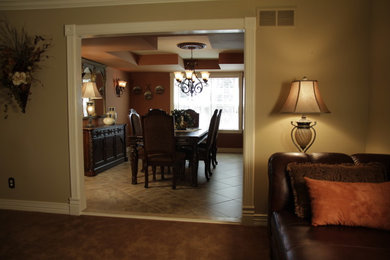 Example of a classic dining room design in Chicago