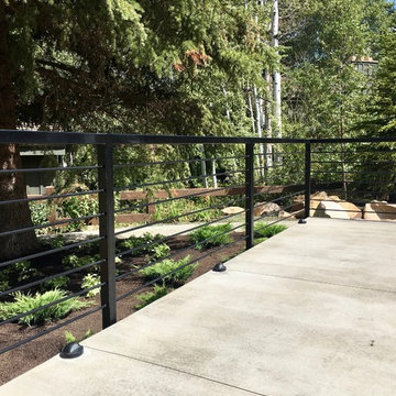 Hidden Splendor - Contemporary Horizontal Railings