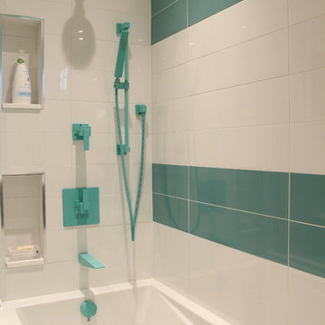 Dollard des Ormeaux Family Bathroom
