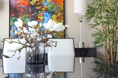 Dining room - modern dining room idea in Las Vegas