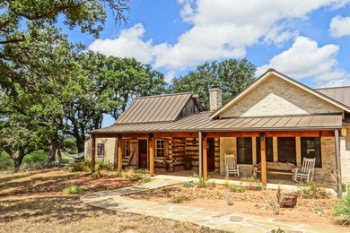 Inspiration for a craftsman home design remodel in Austin