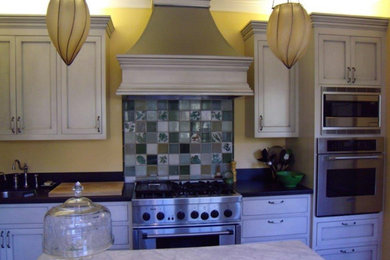 Kitchen - kitchen idea in San Francisco