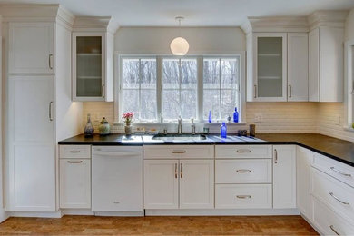 Trendy kitchen photo in New York