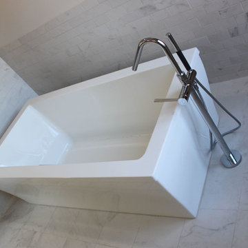 Soothing & Contemporary Master Bath