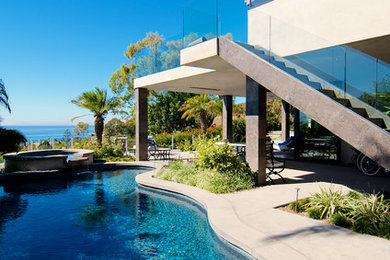 Example of a minimalist pool design in Los Angeles