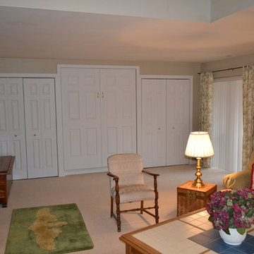 Family room/Bedroom combination w/ a Murphy Bed