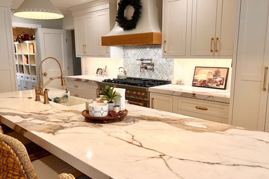 Kitchen - country kitchen idea in Philadelphia