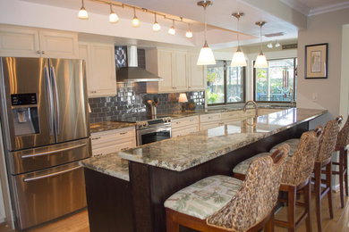 Kitchen - transitional kitchen idea in Tampa