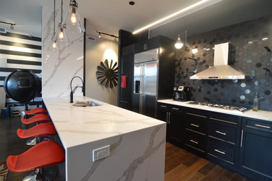 Example of a trendy kitchen design in Chicago