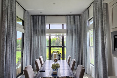 Example of a minimalist dining room design in Miami