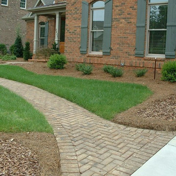Old Hampton Oversize Tumbled brick with Buff mortar
