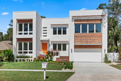 Large modern exterior home idea in Tampa
