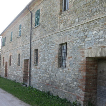 For sale farmhouse in Sant'Angelo in Vado, Le Marche, central Italy
