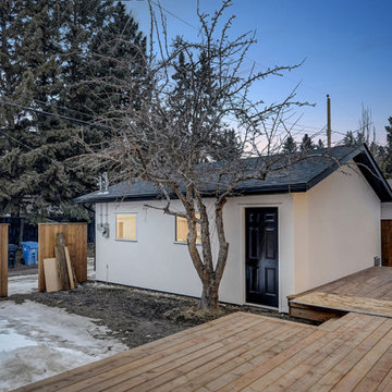 2627 Lionel Cres