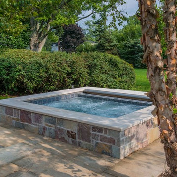 Northbrook, IL Raised Hot Tub with Automatic Cover