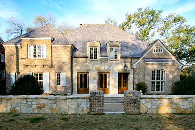 Cottage exterior home photo in Miami