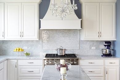 Eat-in kitchen - large traditional u-shaped dark wood floor and brown floor eat-in kitchen idea in Chicago with an undermount sink, raised-panel cabinets, white cabinets, quartzite countertops, gray backsplash, stone tile backsplash, stainless steel appliances and an island