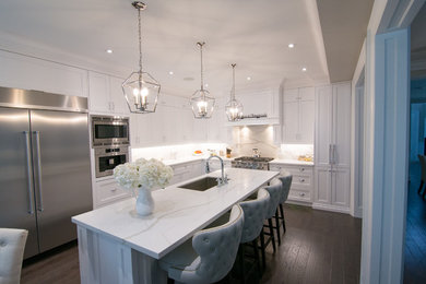 Kitchen photo in Toronto