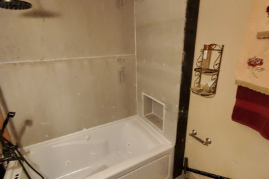 Inspiration for a modern bathroom remodel in Chicago