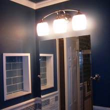 salle de bain bleu marine sans fenêtre