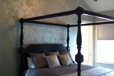 Example of a mid-sized transitional master bedroom design in Houston with green walls