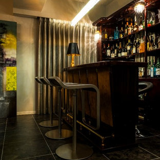 東京23区のモダンスタイルのおしゃれなホームバーの写真