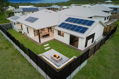 Inspiration for a large modern home in Townsville.