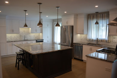 Trendy kitchen photo in Ottawa
