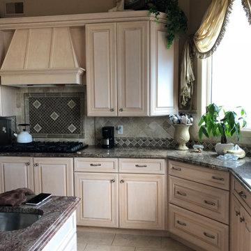 Whitewash Maple cabinets finished in White Dove